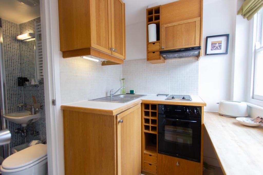 Room Euston Road in Greater London