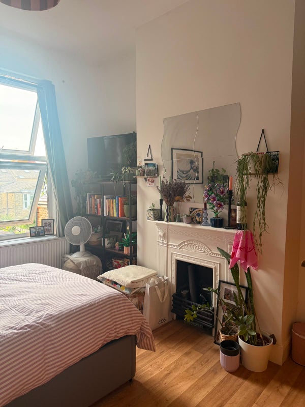 Room Duckett Road in Greater London