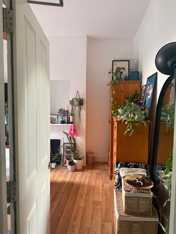 Room Duckett Road in Greater London