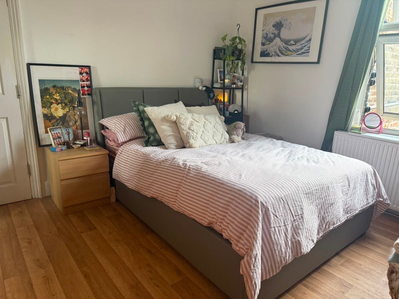 Room Duckett Road in Greater London