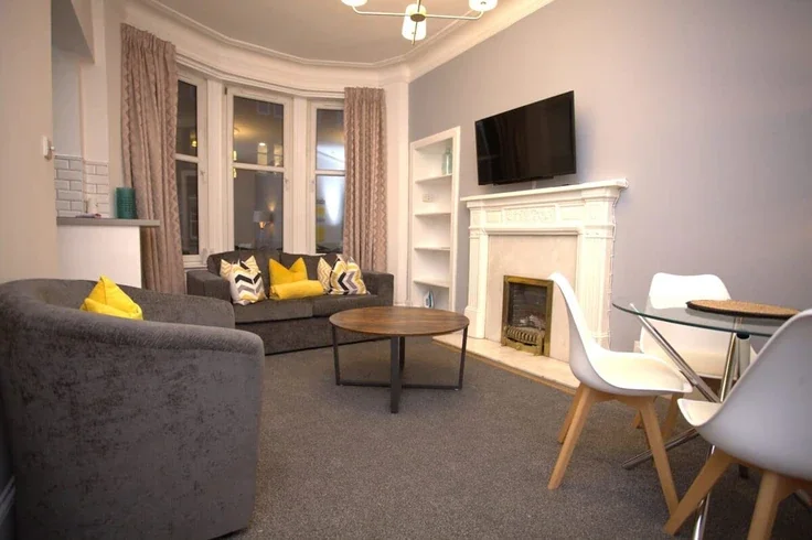 Flat Byres Road in Glasgow