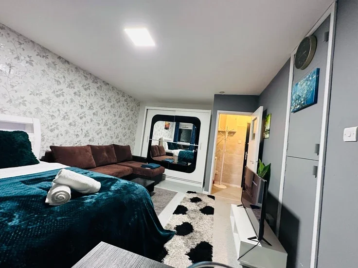 Flat Drovers Way in Greater London