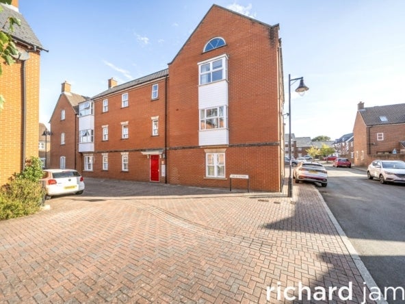 Flat Dunvant Road in Blunsdon St Andrew