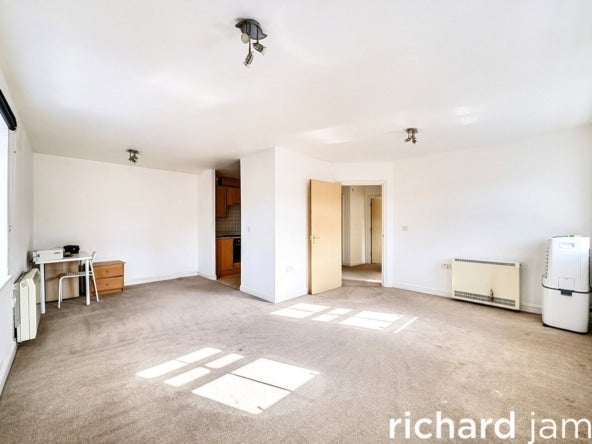 Flat Dunvant Road in Blunsdon St Andrew
