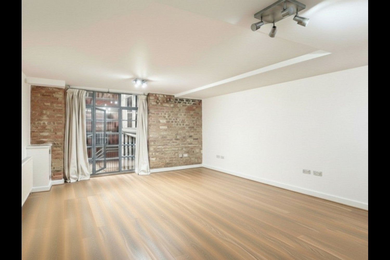 Flat Boss Street in Greater London