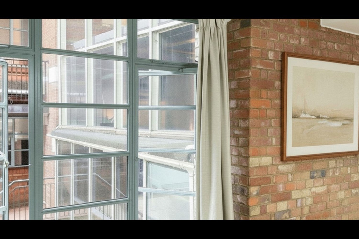 Flat Boss Street in Greater London
