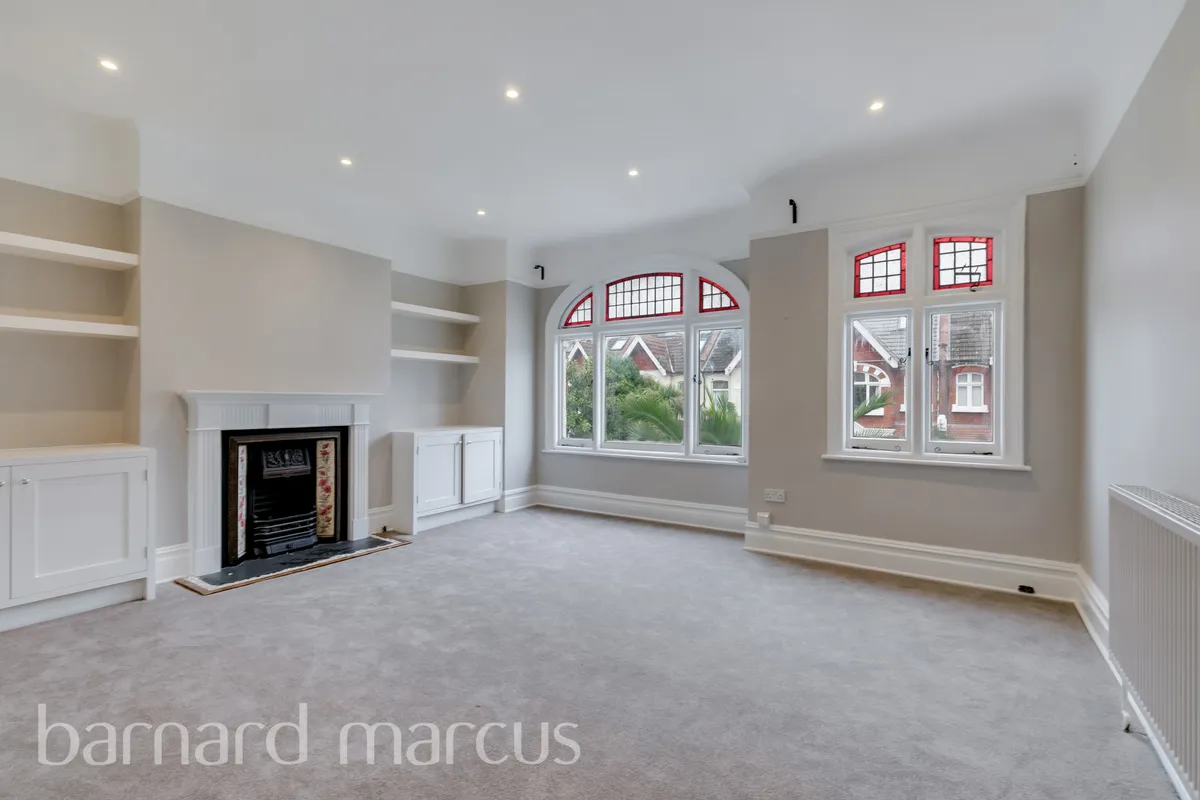 Flat Penwortham Road in Greater London