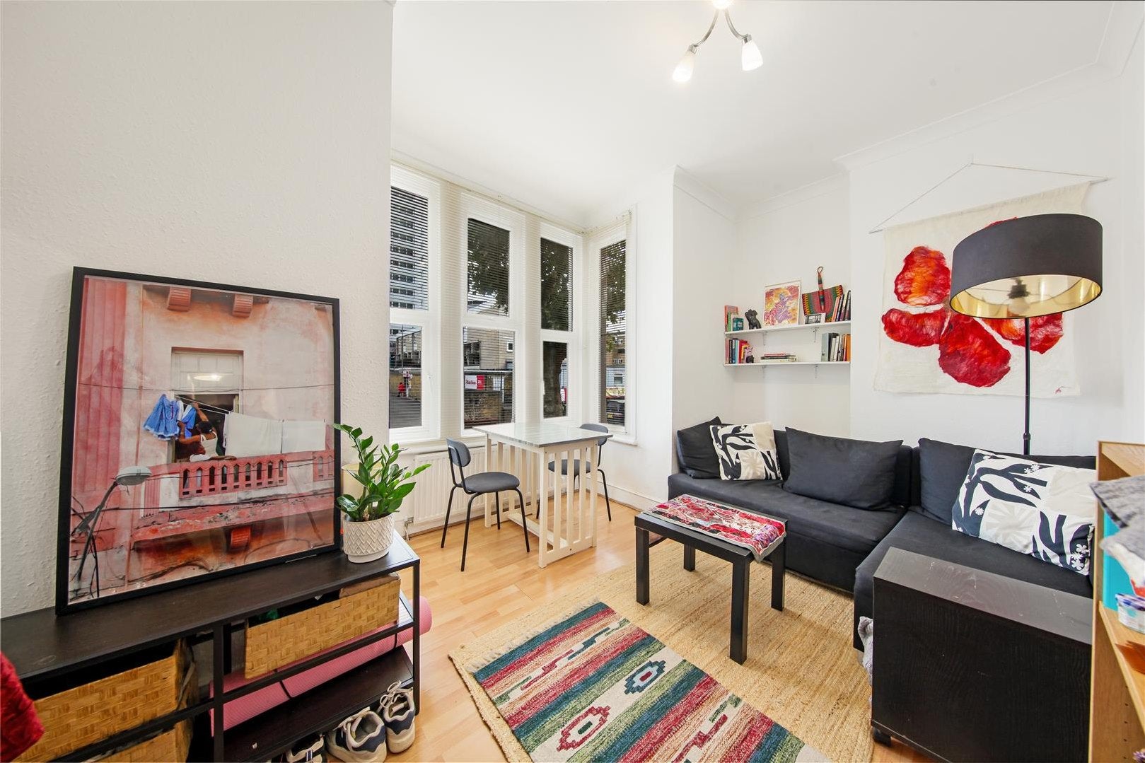 Flat Victoria Road in Greater London