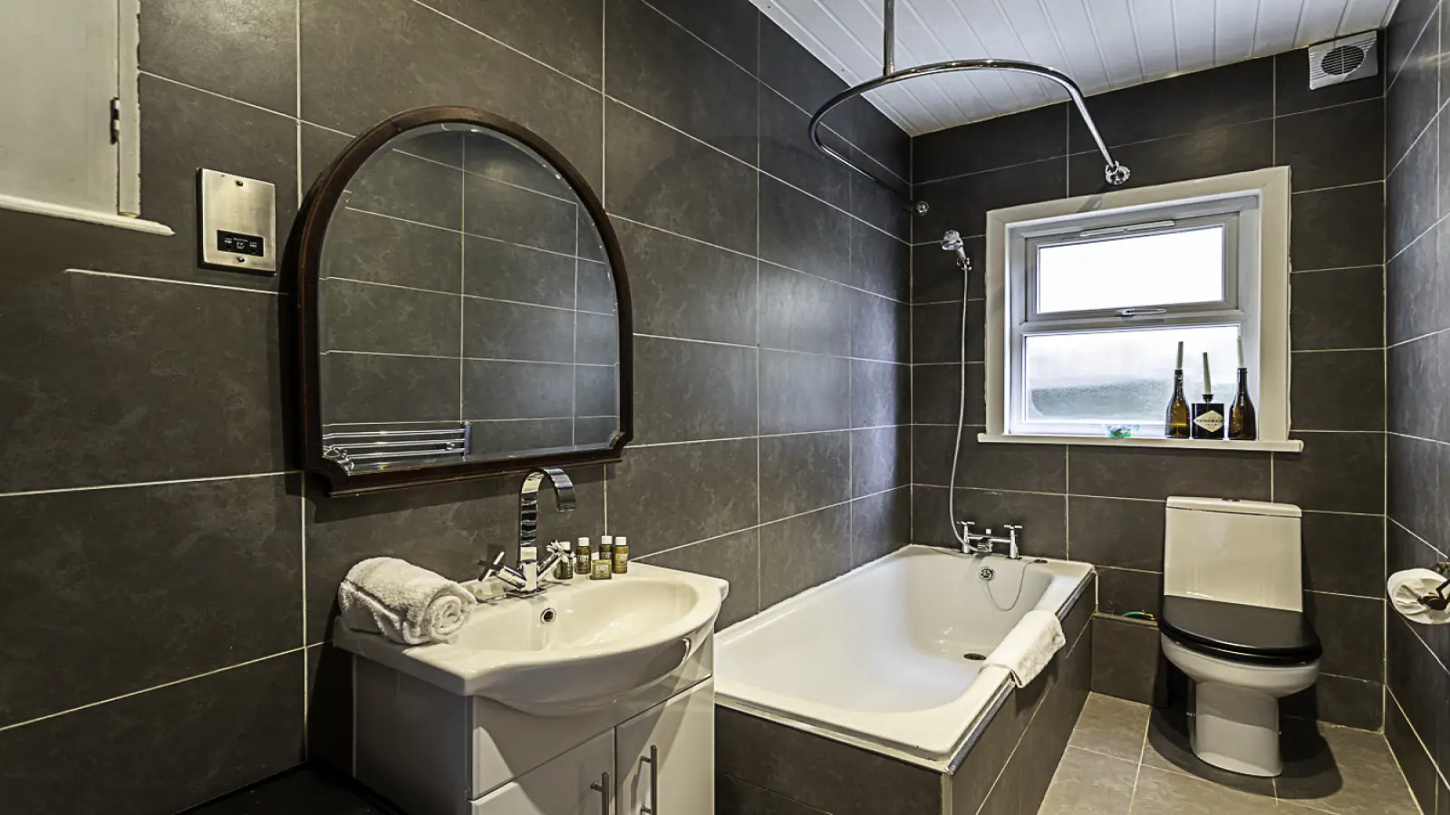 Flat Grasmere Avenue in Greater London