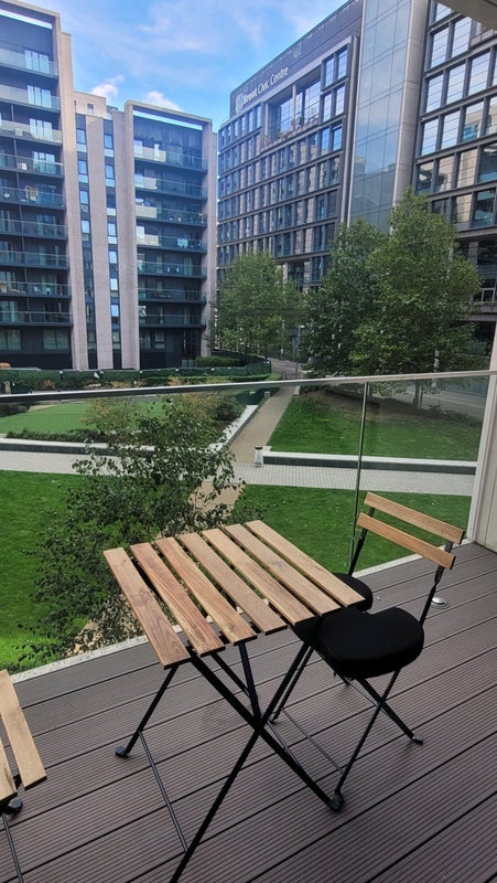 Flat Exhibition Way in Greater London