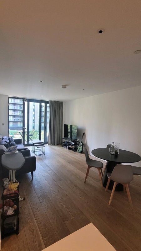 Flat Exhibition Way in Greater London