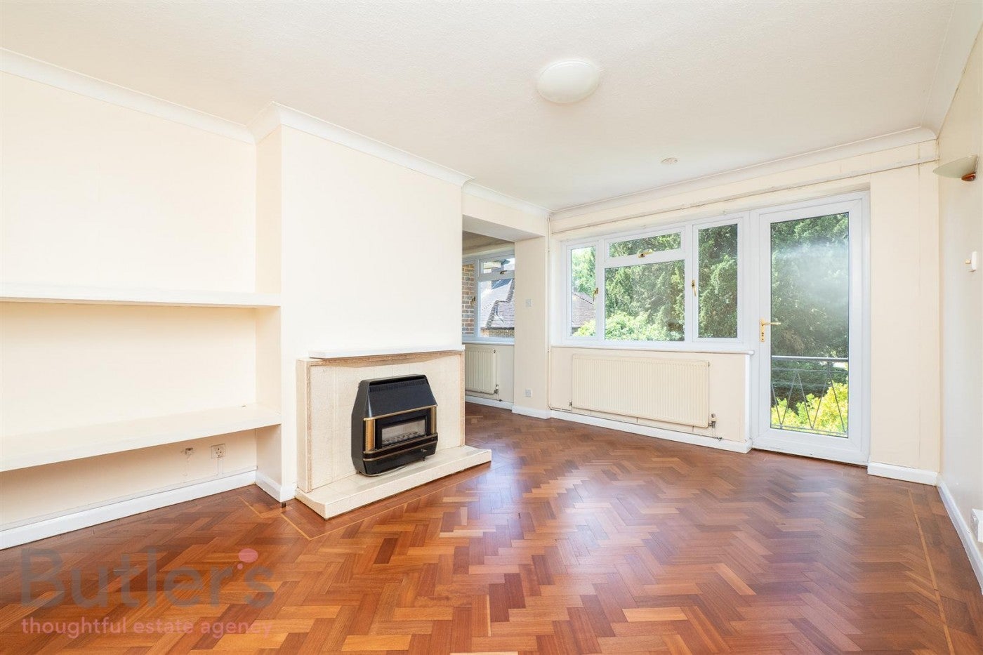Flat Basildon Close in Greater London