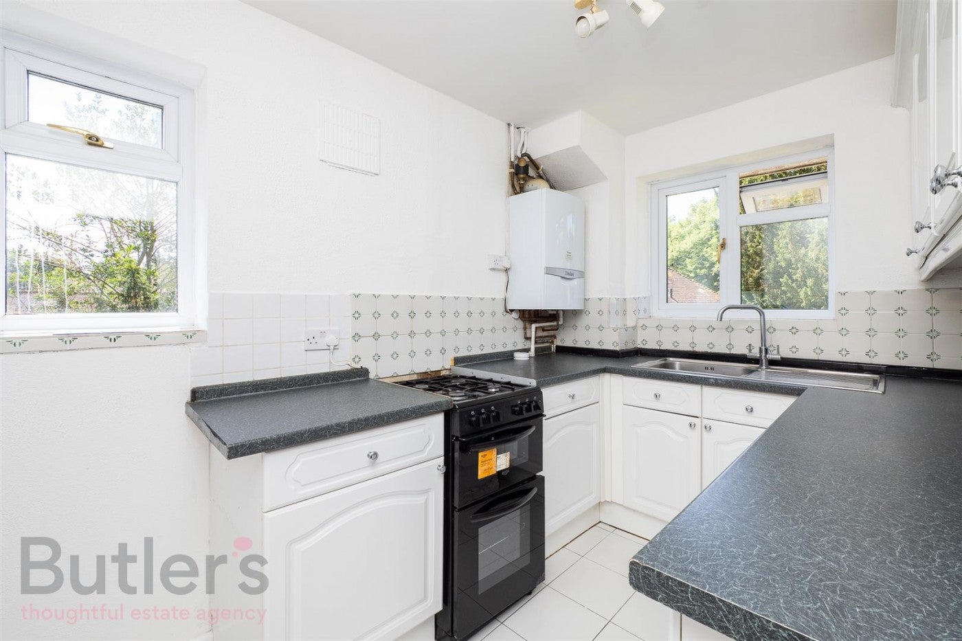 Flat Basildon Close in Greater London