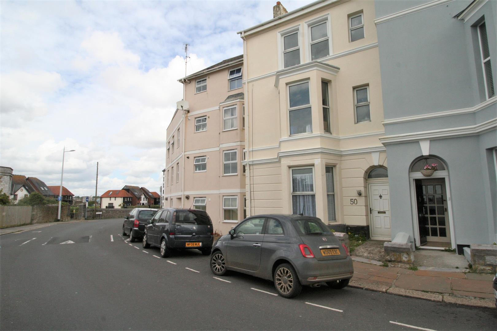 Flat Grand Parade in Plymouth