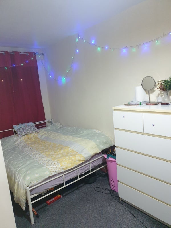 Room Malmesbury Road in Greater London