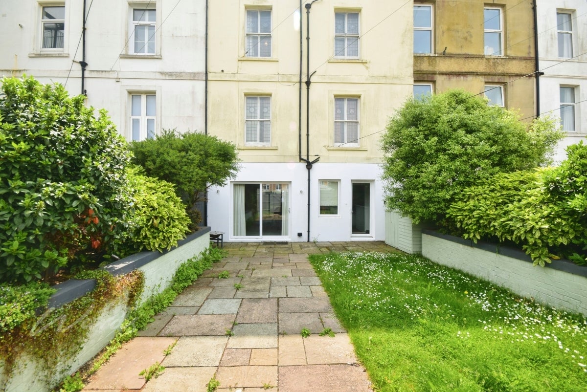 Flat Marine Parade in Folkestone and Hythe District