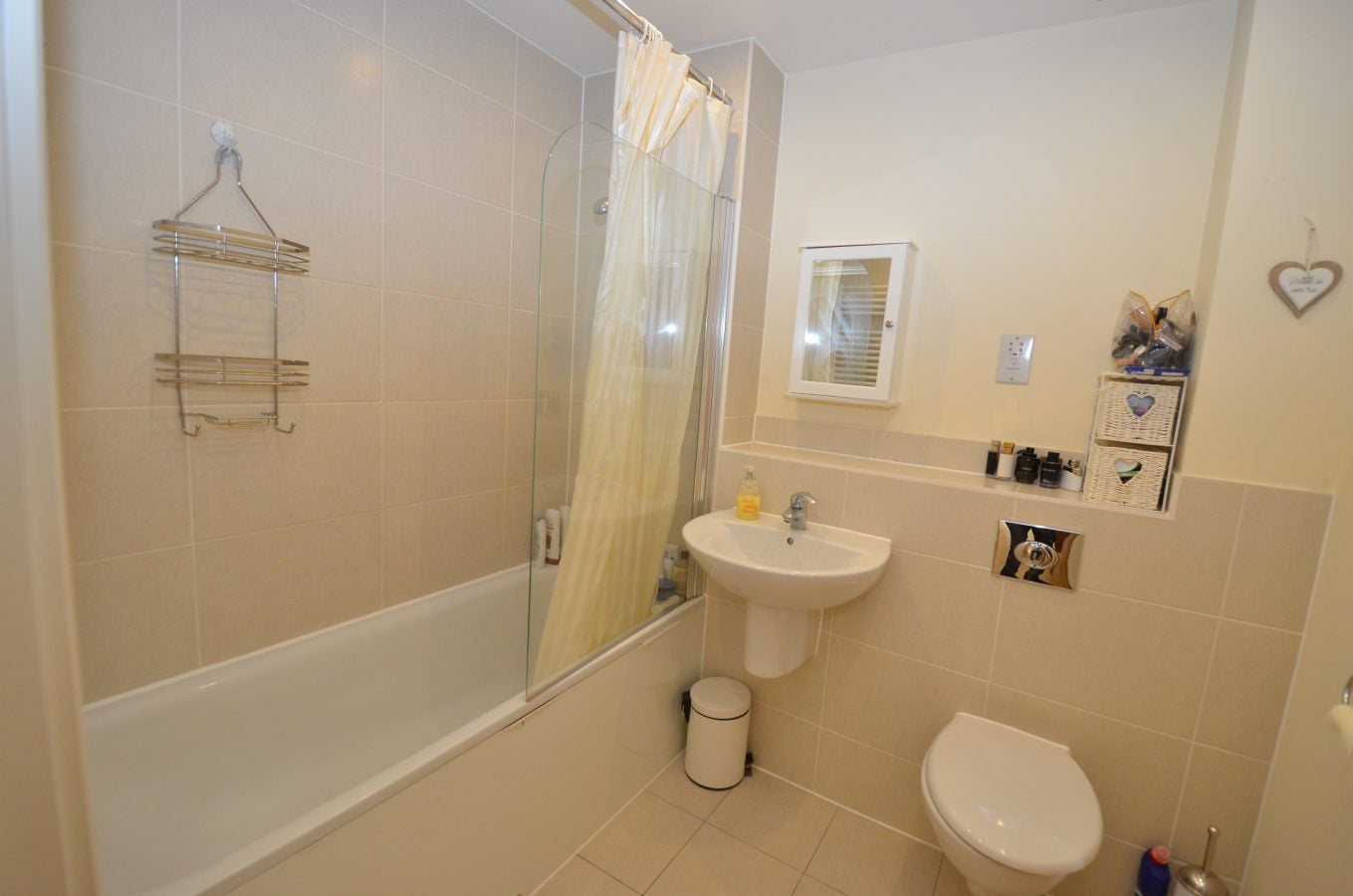 Flat Peacock Close in Greater London