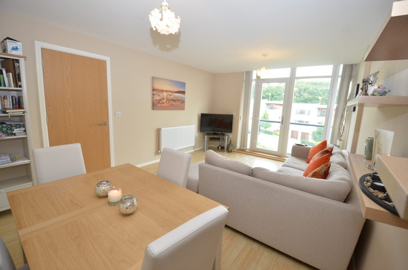 Flat Peacock Close in Greater London