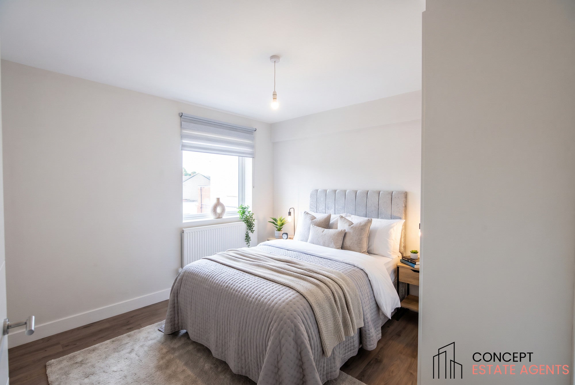 Flat Tooting High Street in Greater London