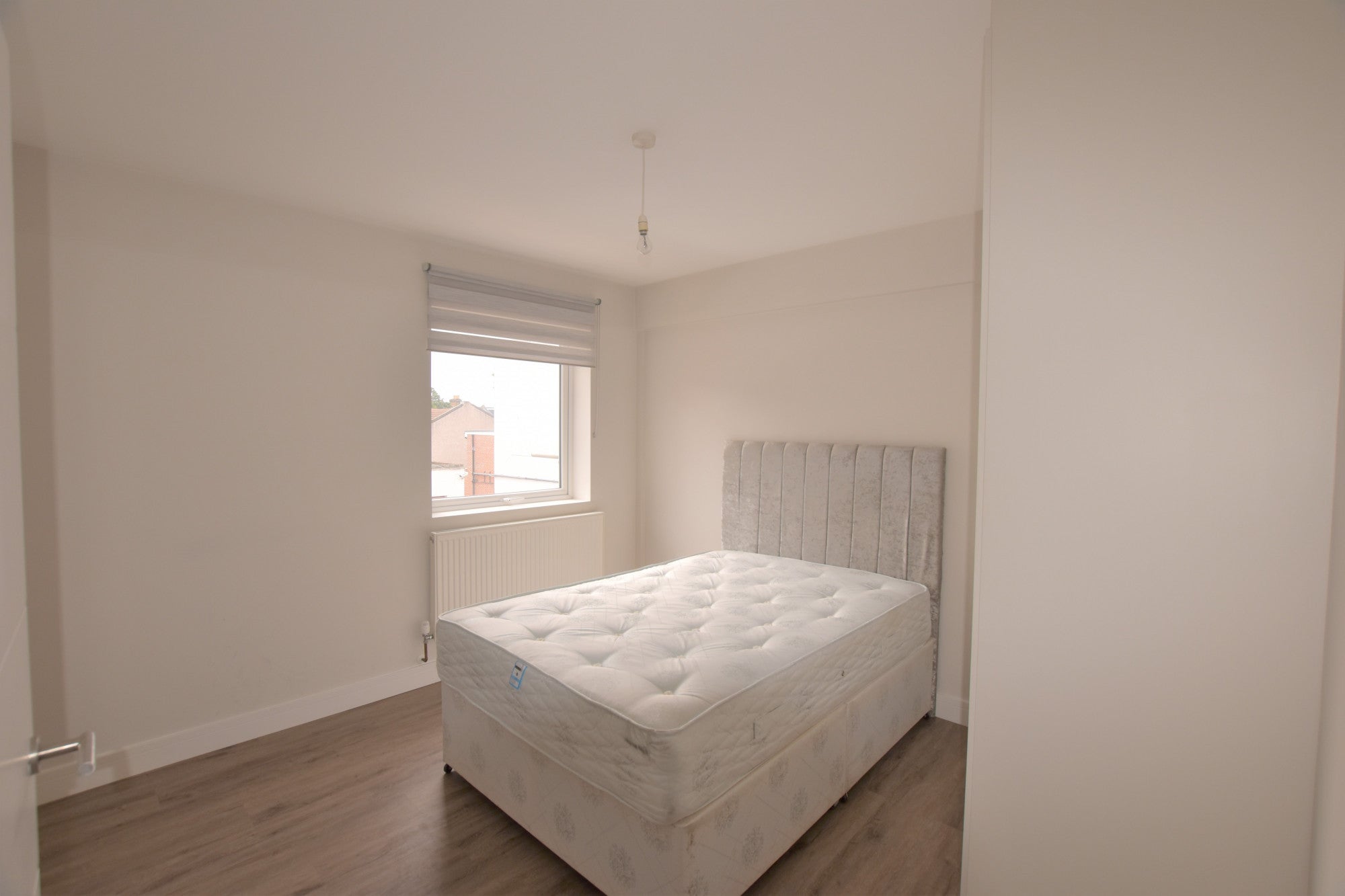 Flat Tooting High Street in Greater London