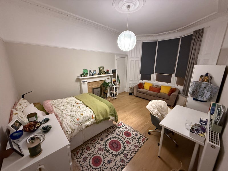 Room Barrington Drive in Glasgow