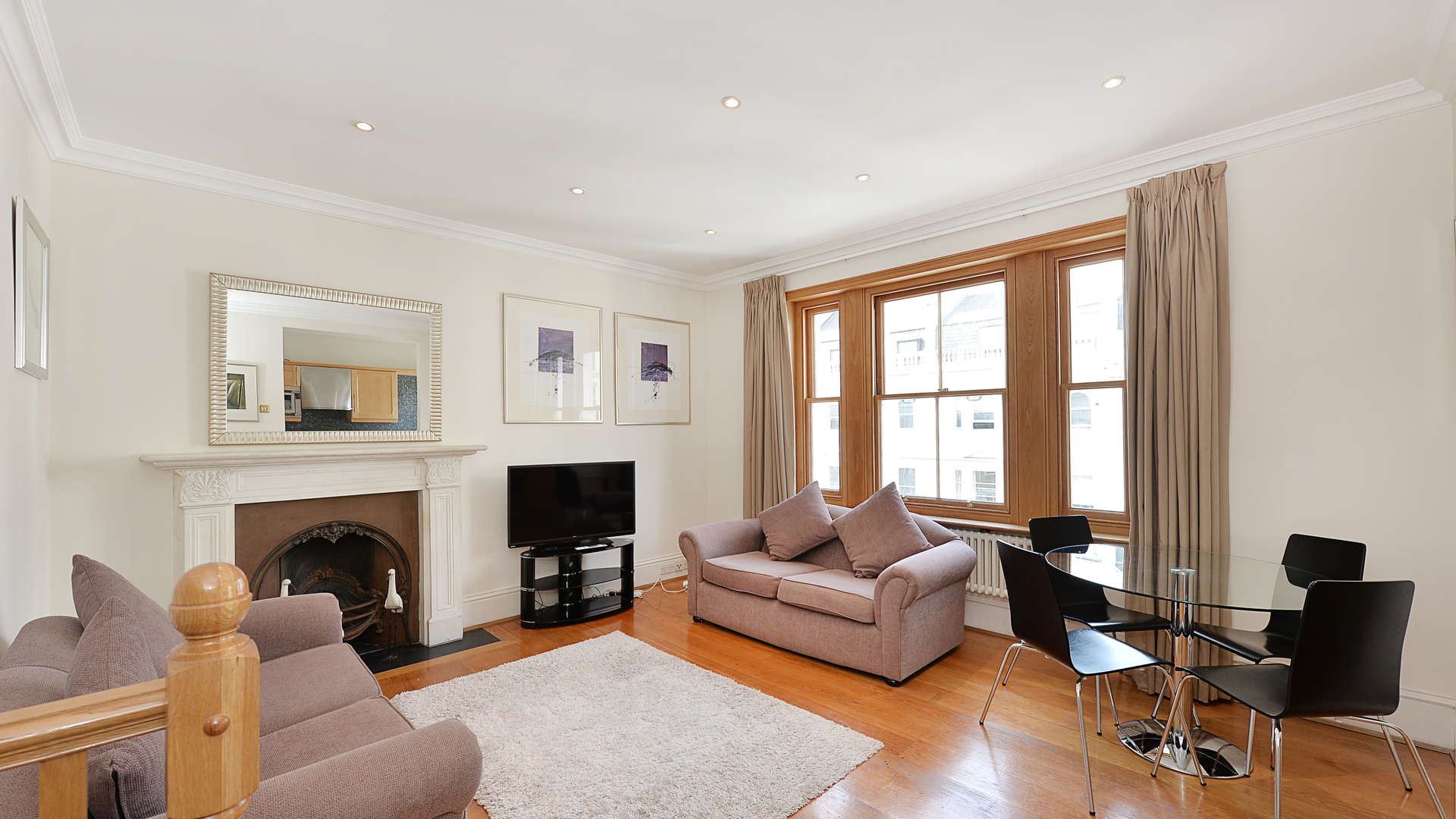 Flat Hollywood Road in Greater London
