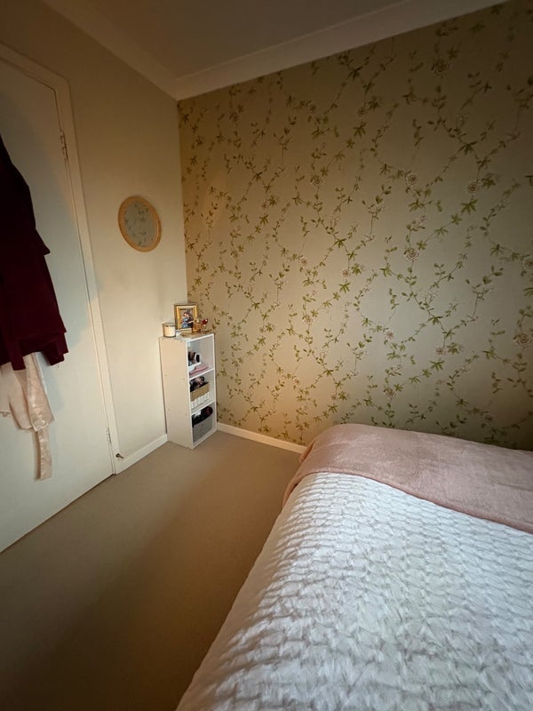 Room Park Road in Greater London