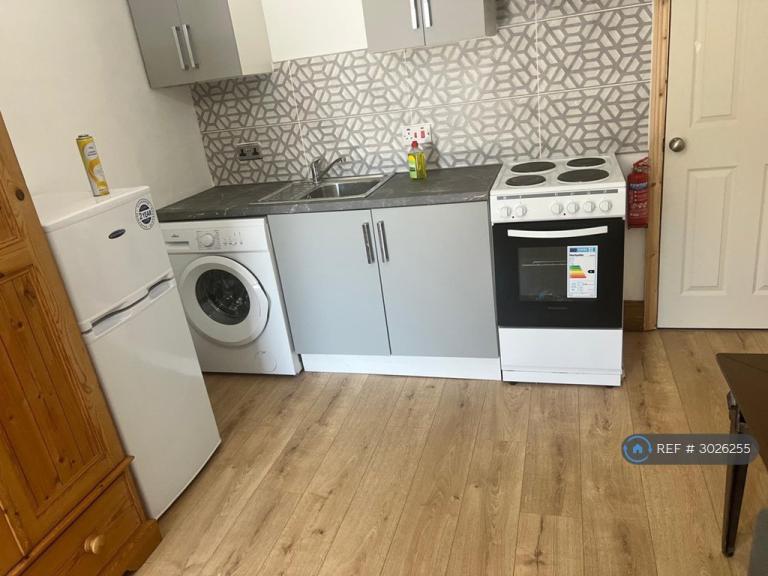 Flat Culverhouse Road in Luton