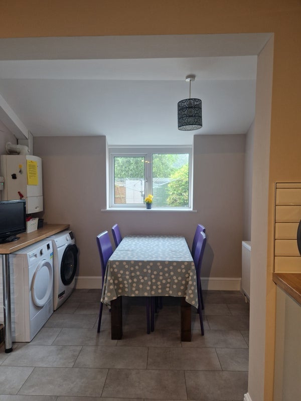 Room Avonmouth Road in Bristol