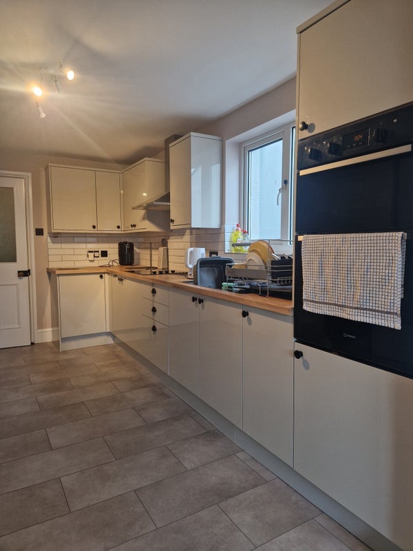 Room Avonmouth Road in Bristol