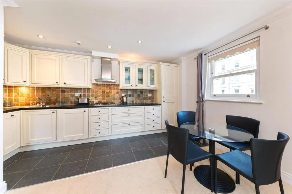 Flat Stanhope Gardens in Greater London