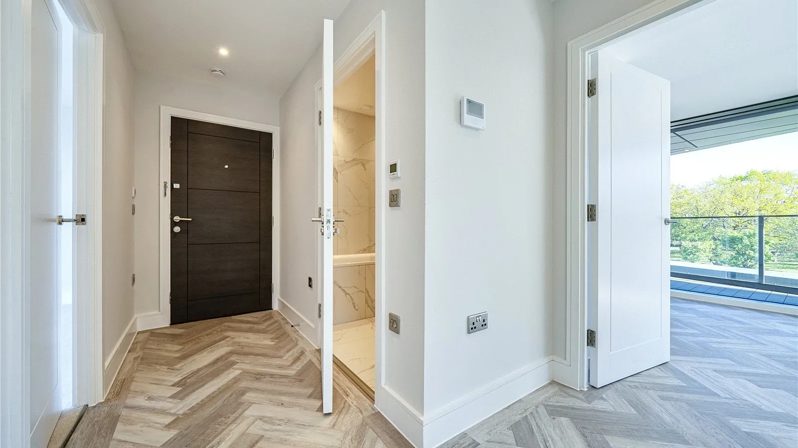Flat Cockfosters Road in Greater London