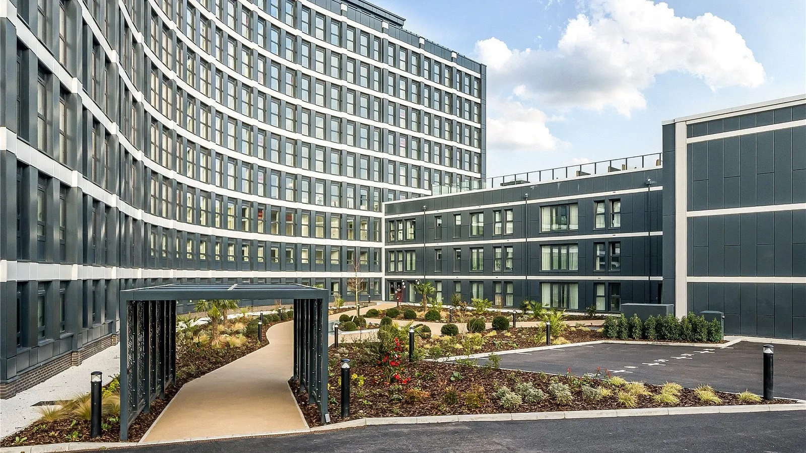 Flat Cockfosters Road in Greater London