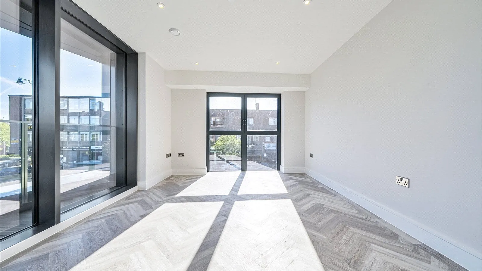 Flat Cockfosters Road in Greater London