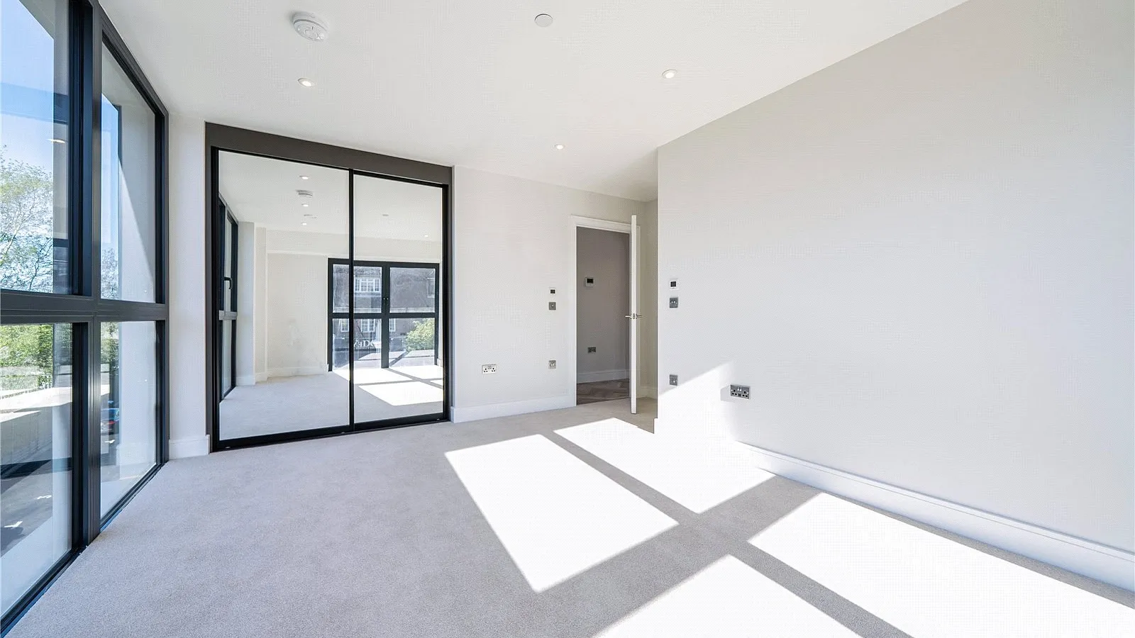 Flat Cockfosters Road in Greater London