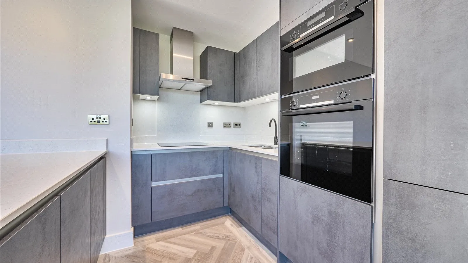 Flat Cockfosters Road in Greater London