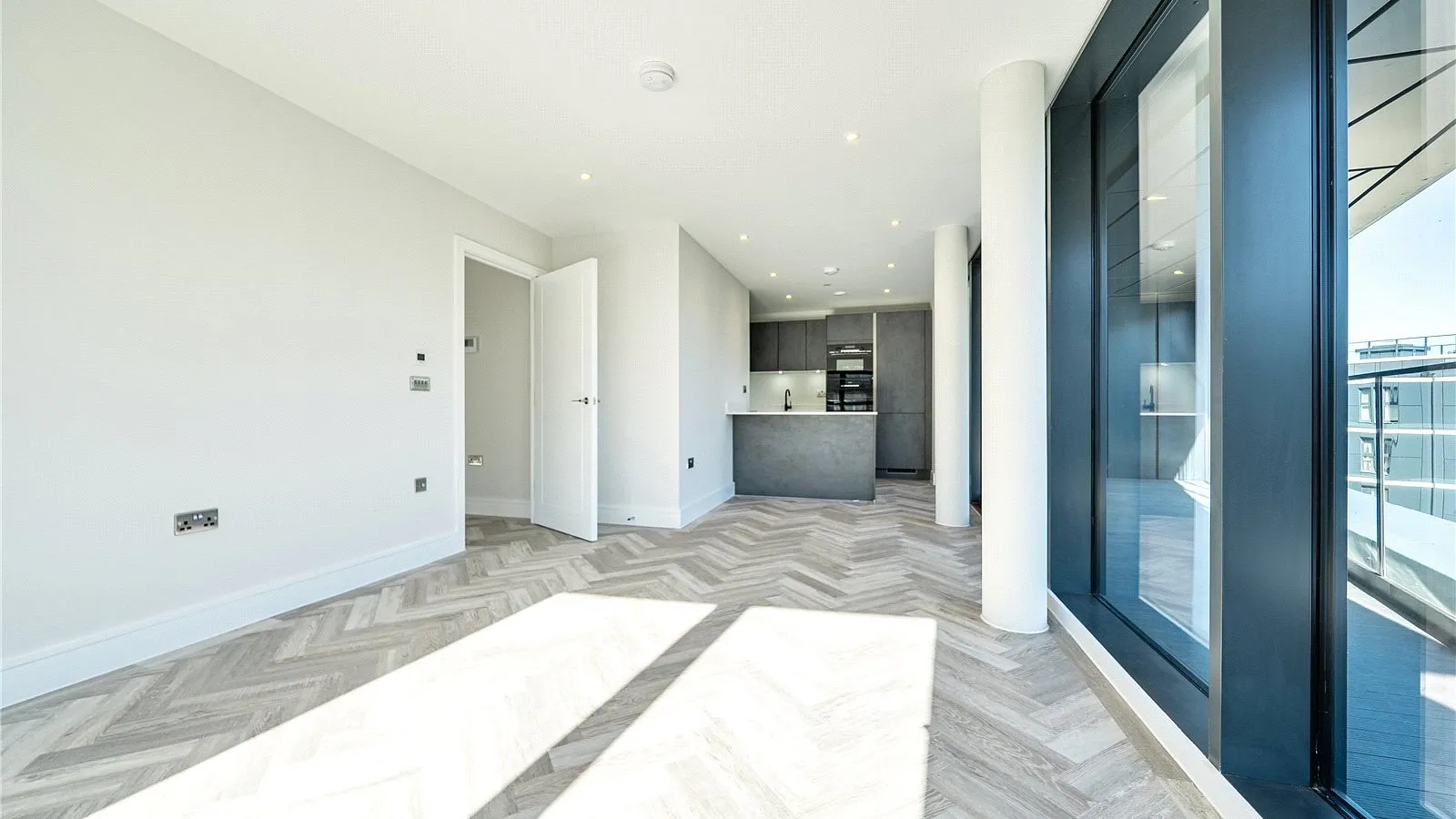 Flat Cockfosters Road in Greater London