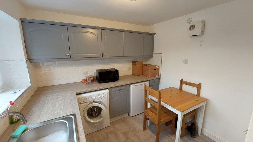 Flat Byron Mews in Bradford