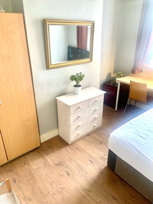 Room Second Avenue in Greater London