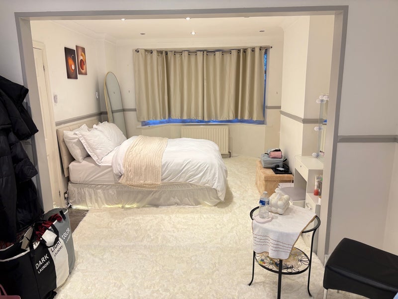 Room Fairgreen Road in Greater London