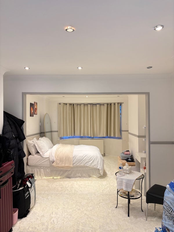 Room Fairgreen Road in Greater London