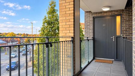 Flat Telford Road in Greater London