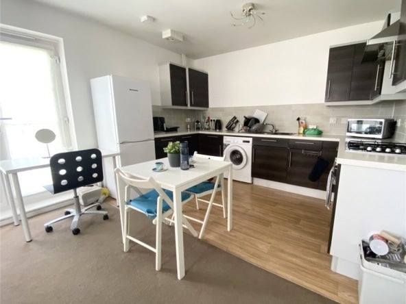 Flat Truscott Avenue in Blunsdon St Andrew