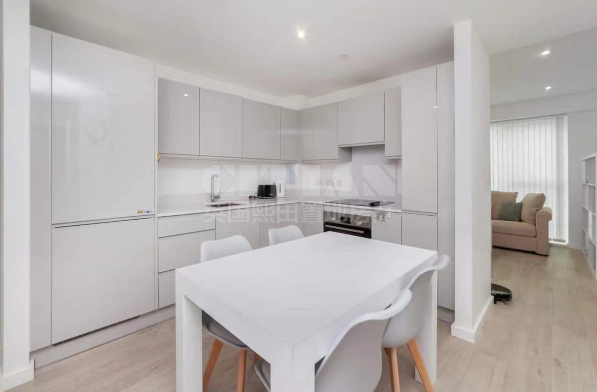 Flat Heartwell Avenue in Greater London
