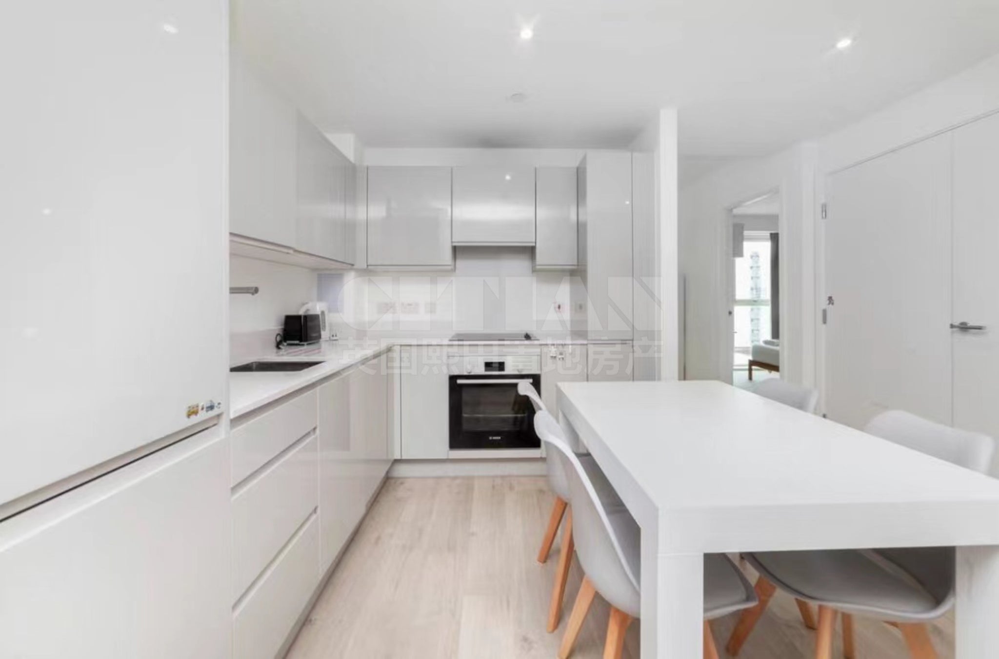 Flat Heartwell Avenue in Greater London