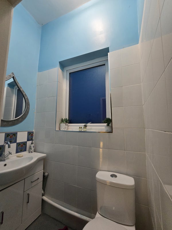 Room Ashley Road in Bristol