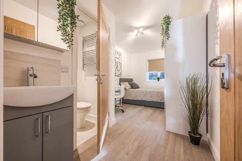 Room Plattbrook Close in Manchester
