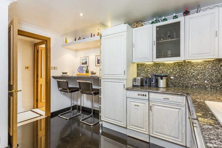 Flat Palgrave Gardens in City of Westminster