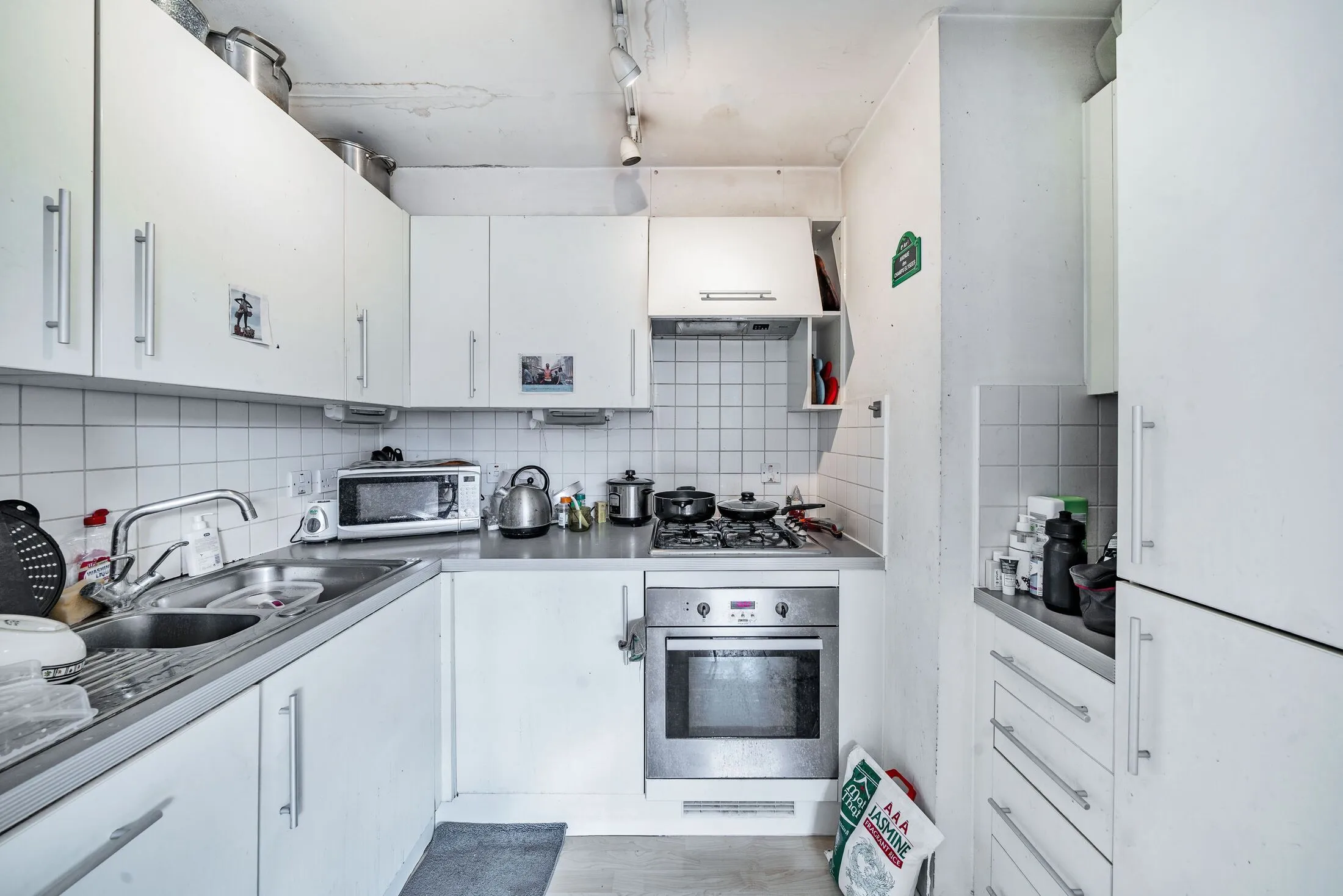 Flat Grantham Road in Greater London