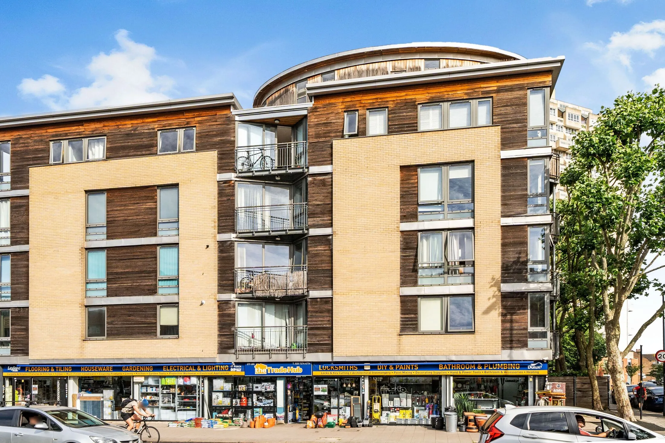 Flat Grantham Road in Greater London